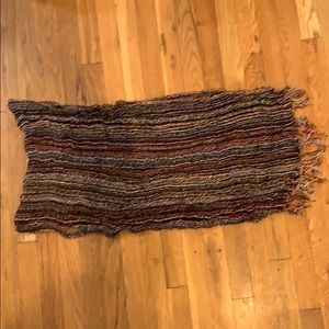 Multi-color loose knit scarf w/fringe